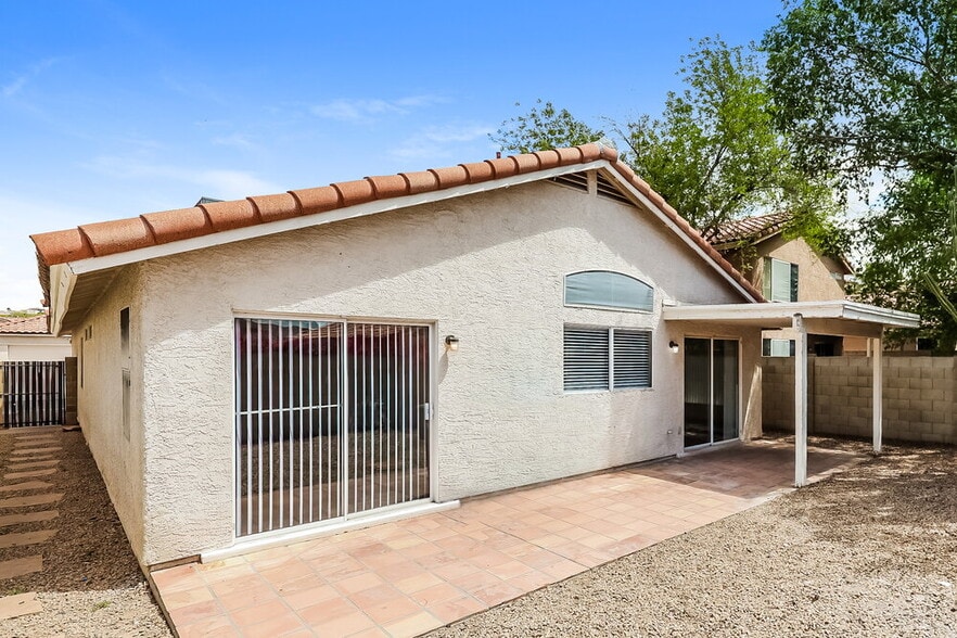 Building Photo - 1327 E Muriel Dr