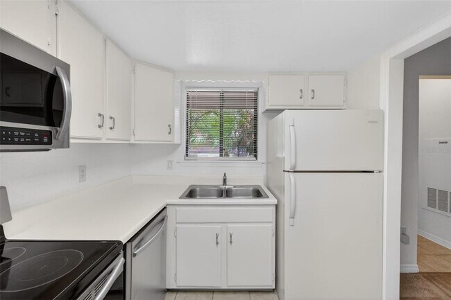 Building Photo - 625 Trinidad Ct