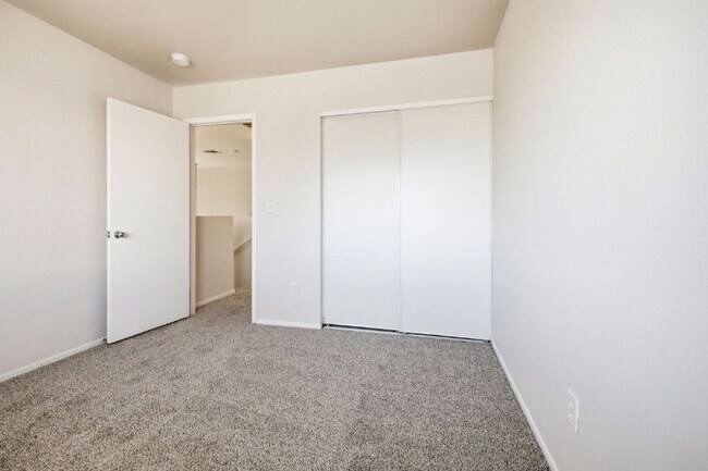 Building Photo - "Modern Comfort Close to Nellis Airforce Base: Spacious 3-Bed Home with 2.5 Baths in Vibrant Las ...