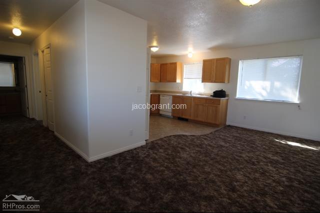 Building Photo - 3560 Deloy Dr