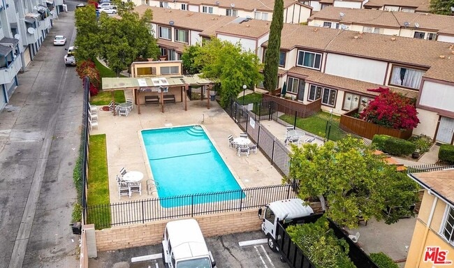 Building Photo - 14501 Tupper St