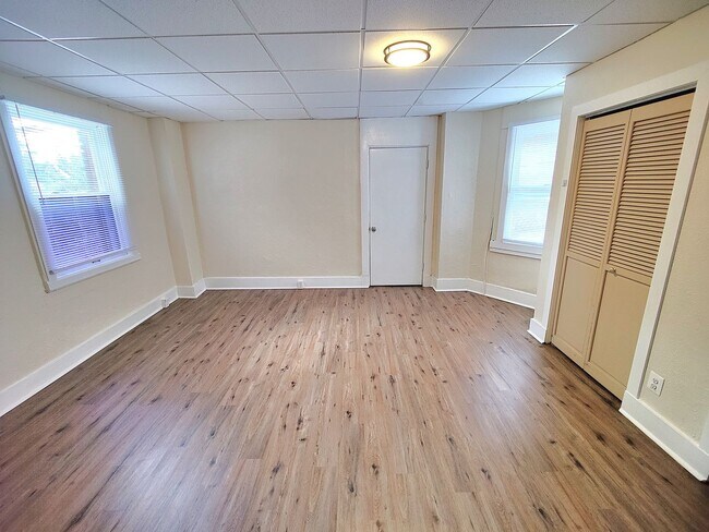 Building Photo - 3002 Churchview Ave