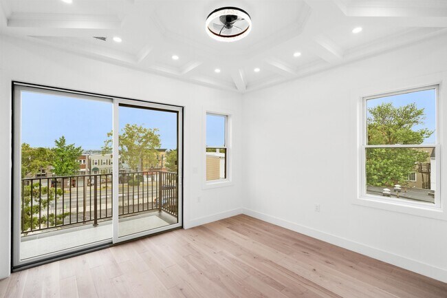 Building Photo - 125 Collard St