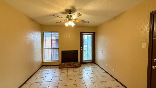 Building Photo - 13480 S Thorntree Dr