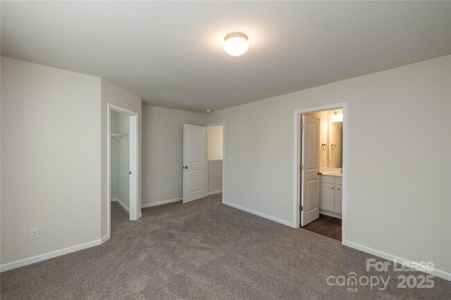 Building Photo - 146 S Bell Ave