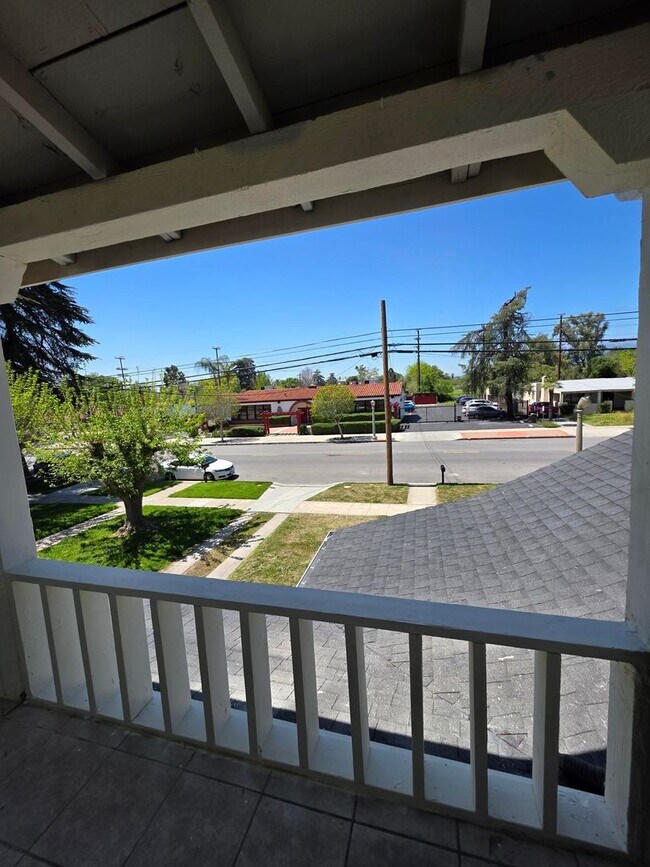Building Photo - 2641 N Arrowhead Ave
