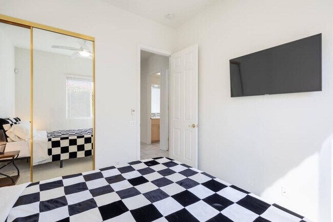 Building Photo - 40741 Avenida Solana