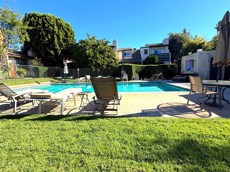 Building Photo - 13623 Valerio St