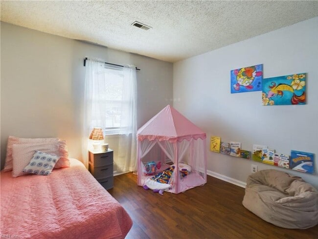 Building Photo - 3BD/2BA Ranch in Quiet Cul-de-sac Attached Garage!  Fully Fenced Large Backyard!