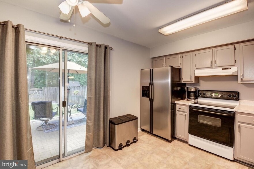 Building Photo - 9668 Hastings Dr