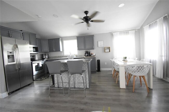 Building Photo - 221 E Cypress St