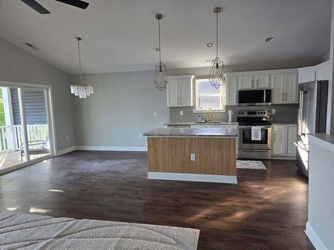 Building Photo - 1048 Meadowoods Dr