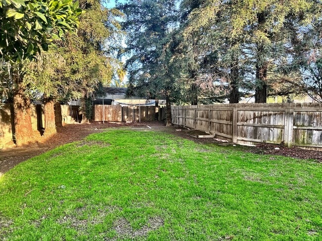 Building Photo - 2322 E Murray Ct