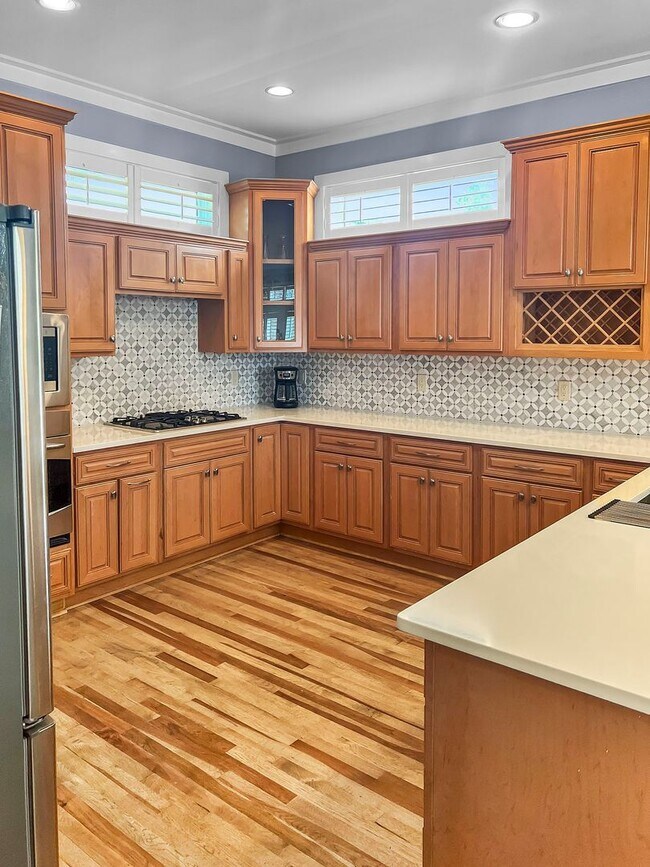 Building Photo - 50% off first months rent.  Remodeled 5 bedroom house with bikes – walking distance to the beach