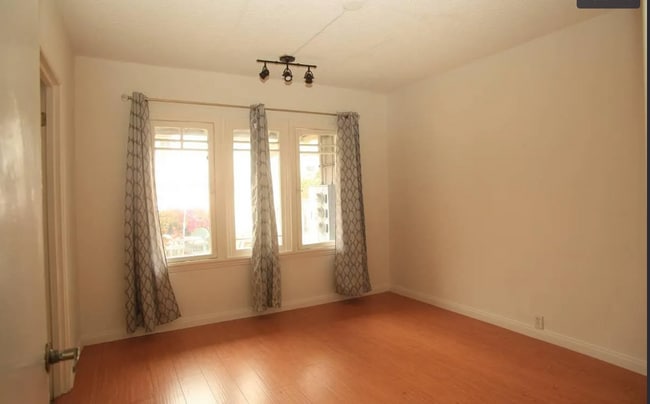 Building Photo - 1238 N Gardner St