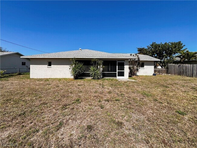 Building Photo - 208 SE 17th St