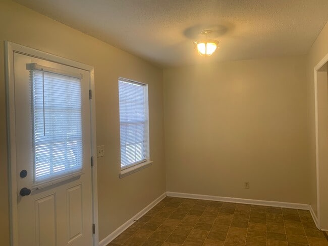 Building Photo - 522 Ashmore Rd