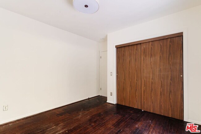 Building Photo - 2042 Sanborn Ave