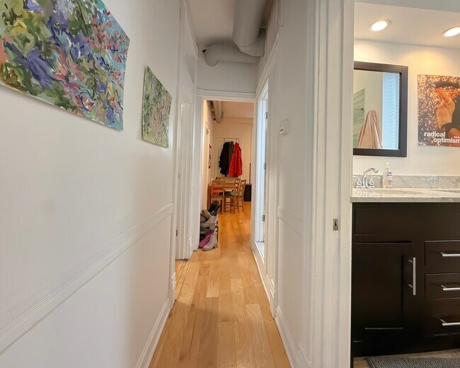 Building Photo - 1539 N Wells St