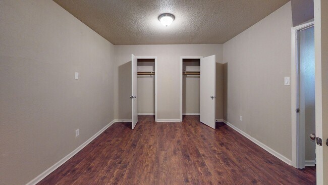 Building Photo - 915 S 15th St