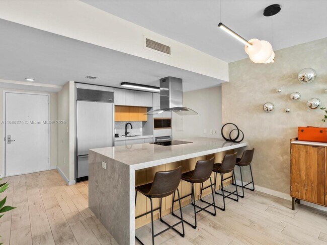 Building Photo - 465 Brickell Ave