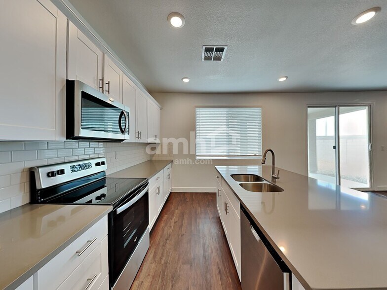 Building Photo - 17130 Puget Ave