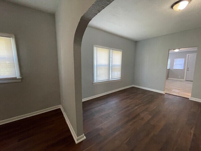Building Photo - Charming 3 bedroom 2-Bath Bungalow-West Jacksonville 32254!