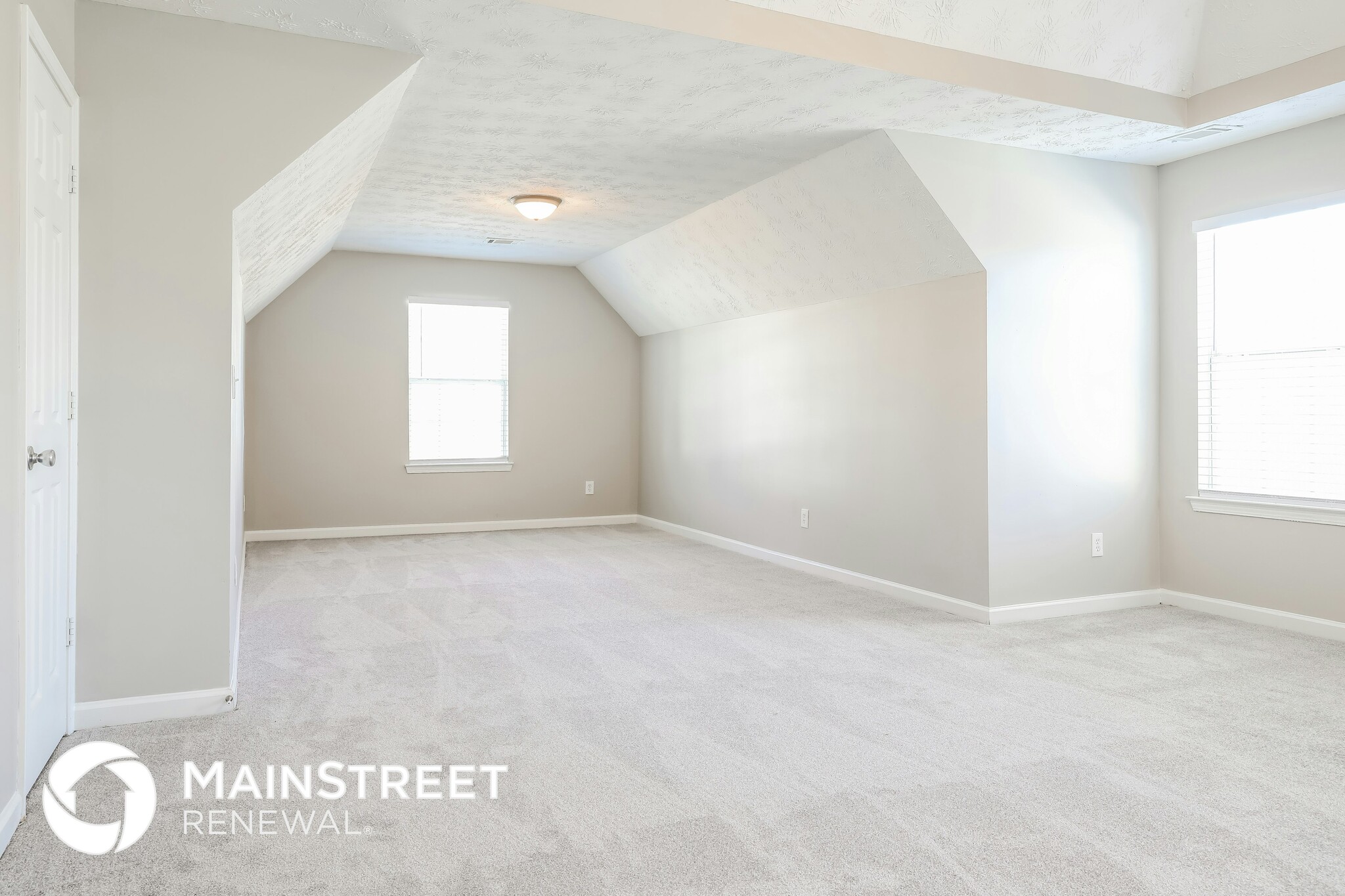 Building Photo - 250 Shadowbrooke Dr