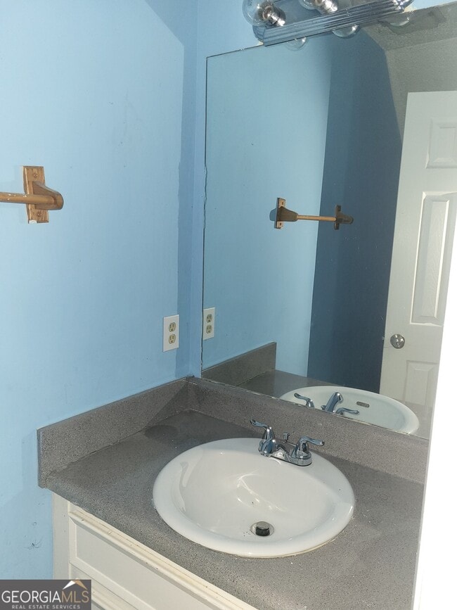 Building Photo - 6330 Holcomb Way