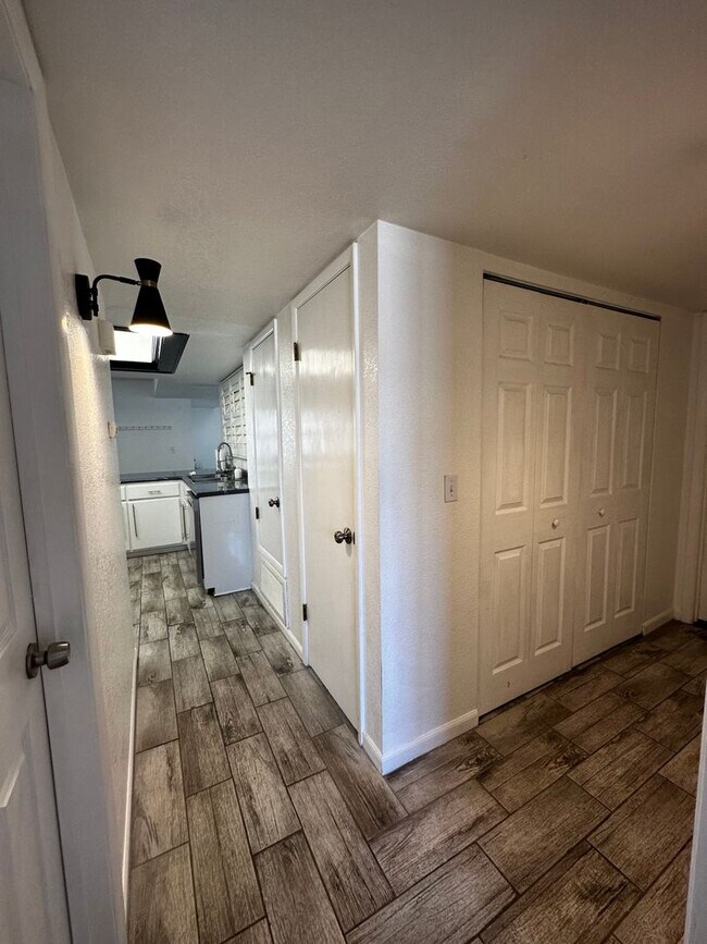 Building Photo - Furnished 3 Bedroom Condo across from Golf...