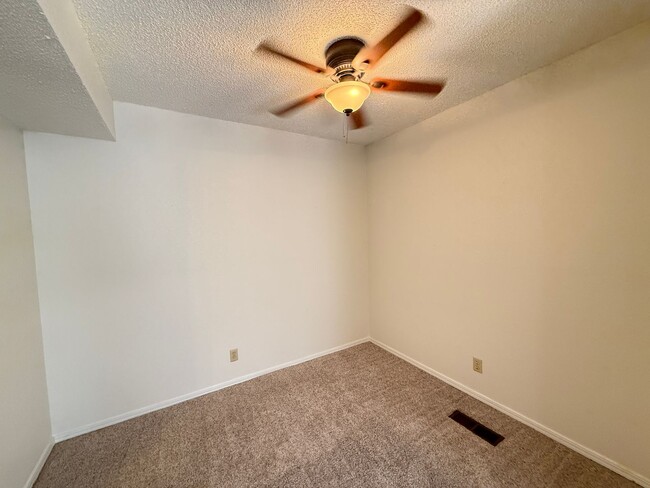 Building Photo - Broken Arrow 3 bedroom 2 Bath Duplex