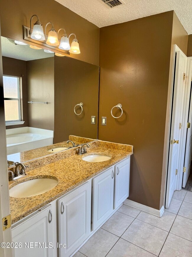 Building Photo - 12255 Lake Fern Dr E