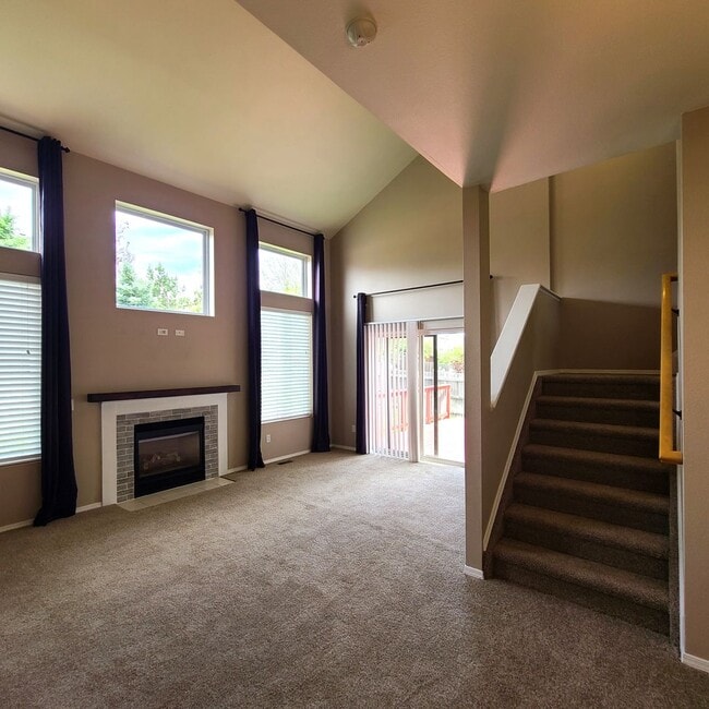 Building Photo - Beautiful home in Briargate Fairfax - D20 - ready to move in NOW!