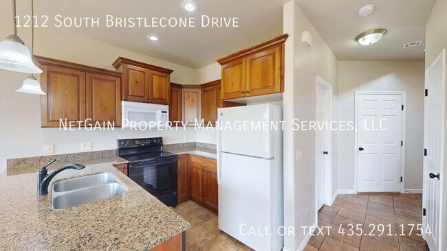 Building Photo - 1212 Bristlecone Dr