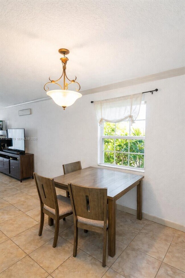 Building Photo - 235 Antilla Ave