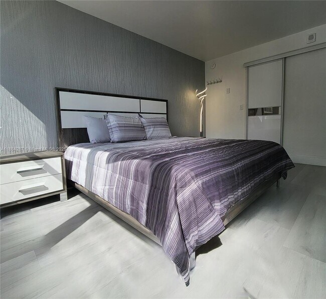 Building Photo - 2030 S Ocean Dr
