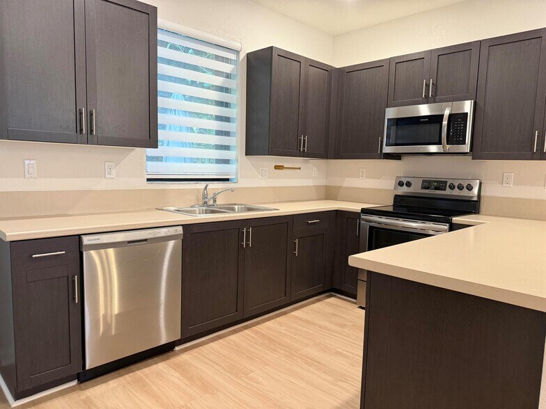 Building Photo - 1513 SW 28th St