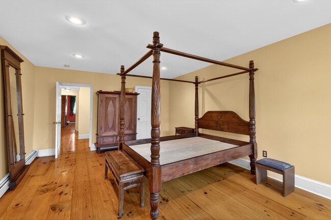 Building Photo - 211 4th St