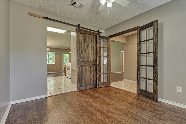 Building Photo - 3122 Village Park Dr