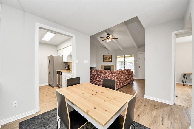 Building Photo - 5711 Sugar Hill Dr