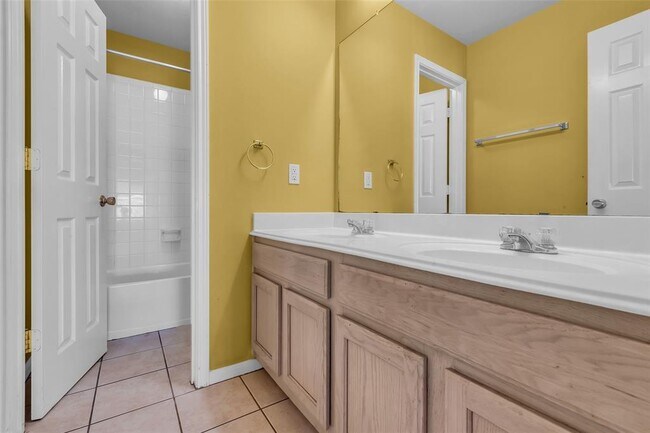 Building Photo - 16343 Mellow Oaks Ln