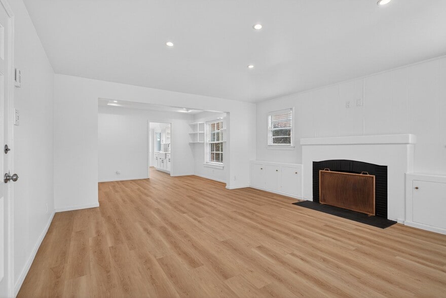 Building Photo - 242 Claremont Ave