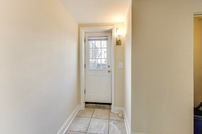 Building Photo - LEASE SPECIAL - $1,995 for a 16-24 month lease. 12 Month lease offered at $2,200 - .Spacious 2 Be...