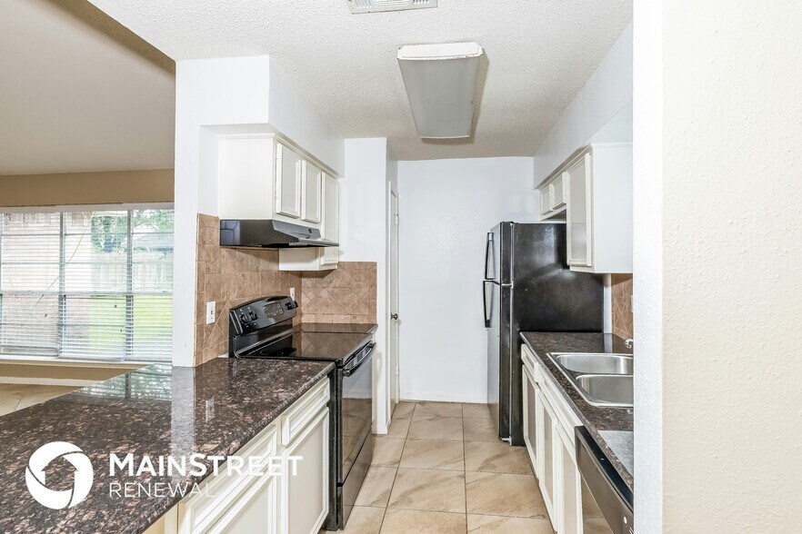 Building Photo - 1215 New Tree Ln