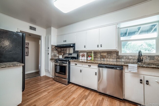 Building Photo - 326 E Rampart Dr