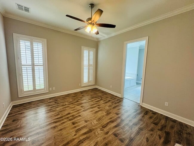 Building Photo - 113 Oak Village Dr