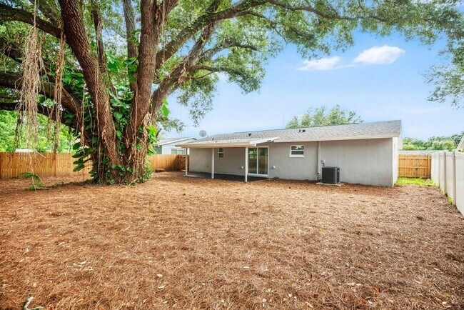 Building Photo - 2115 Messina Ave