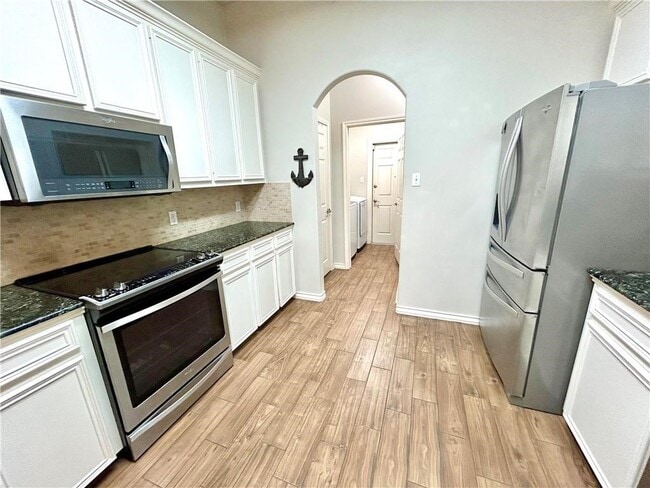 Building Photo - 7005 Vineyard Dr