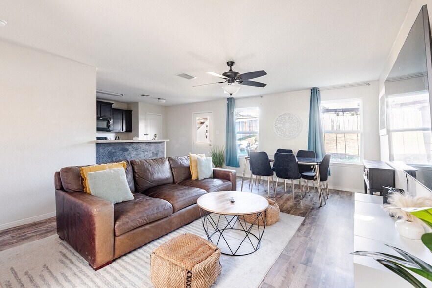 Building Photo - 3203 Spice Meadow