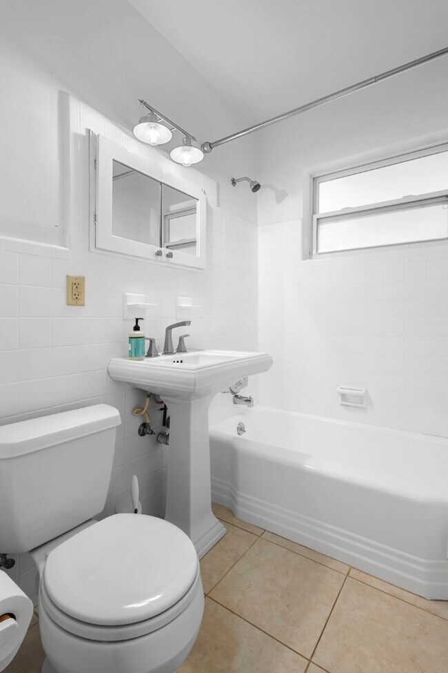 Building Photo - 3623 Chelsea St